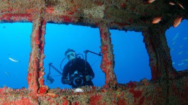 Wreck diver photographer