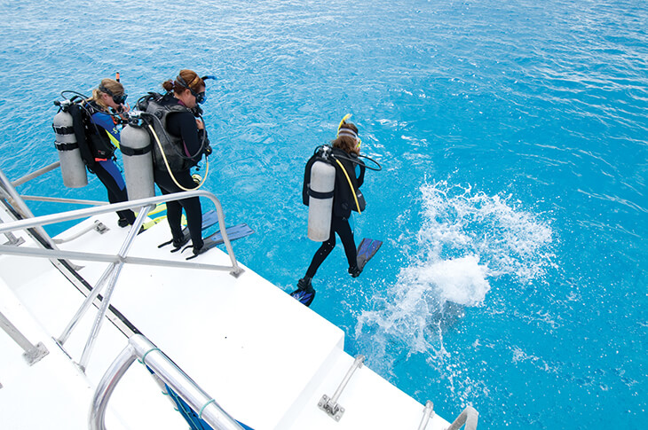 Boat diving