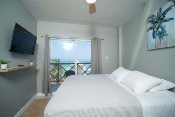 Private Room with Queen and balcony